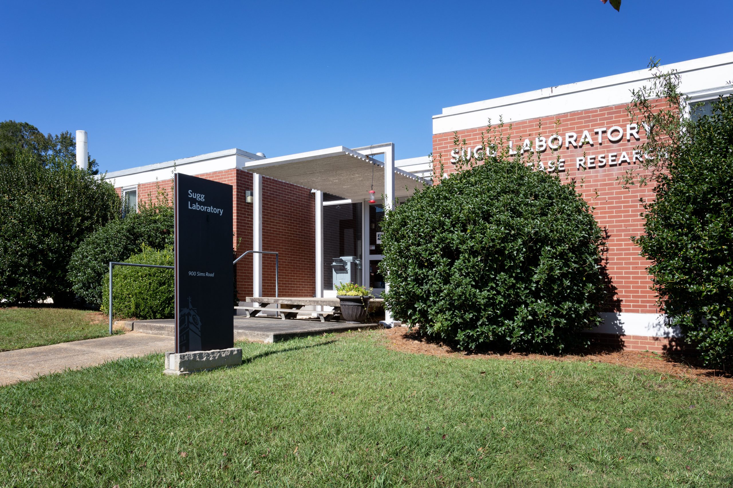 Red brick building with sign that reads Sugg Laboratory